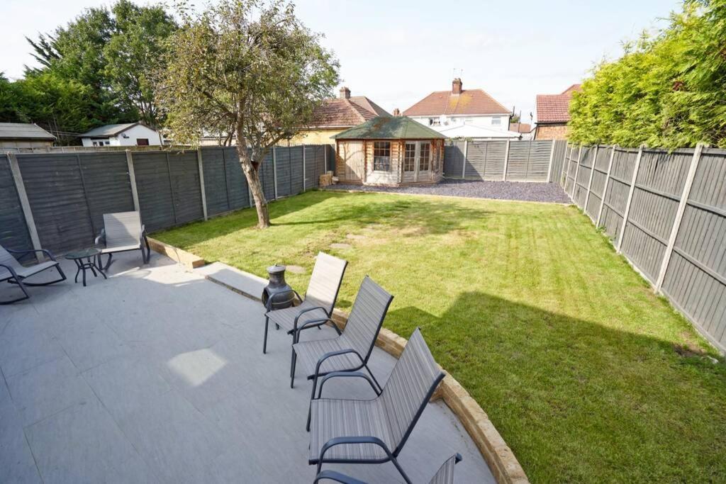 Home From Home - 4 Double Bed House With Parking Slough Eksteriør bilde