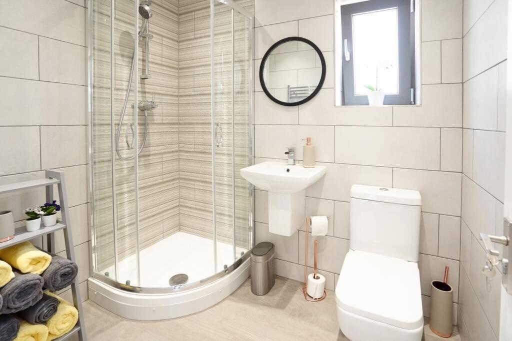 Home From Home - 4 Double Bed House With Parking Slough Eksteriør bilde